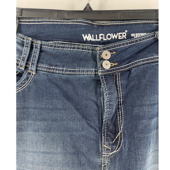 Wallflower The Luscious Curvy Fit Women's Size 24 REG Dark Wash Denim Jeans NWT - Picture 5 of 12